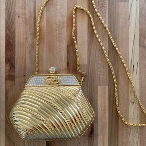 Vintage hard shelled chain link gold diamond purse